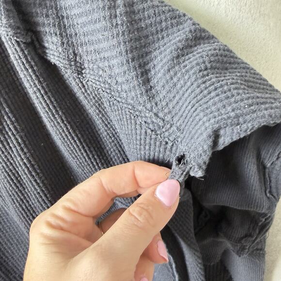 We the Free Owen Thermal Top Long Sleeve V-Neck in Black Women's size L - Picture 10 of 10